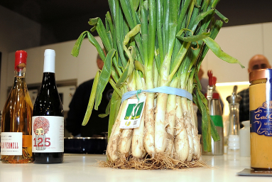 Vi i calçots per a calçotades