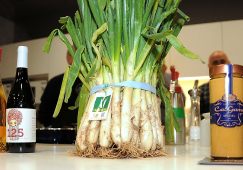 Vi i calçots per a calçotades